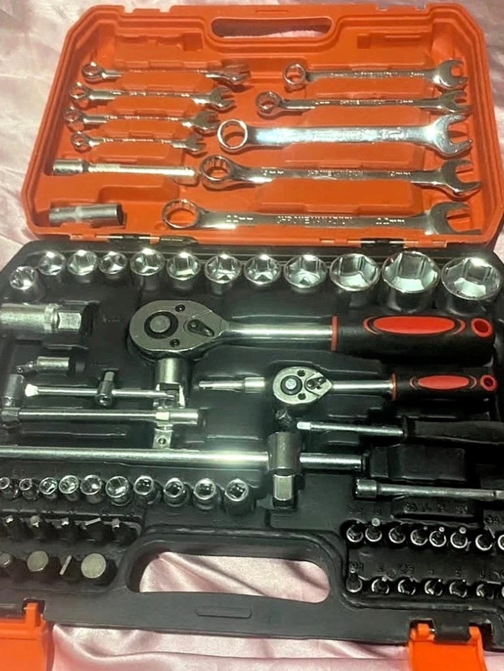 82-Piece Socket and Wrench Tool Set. Retail $157